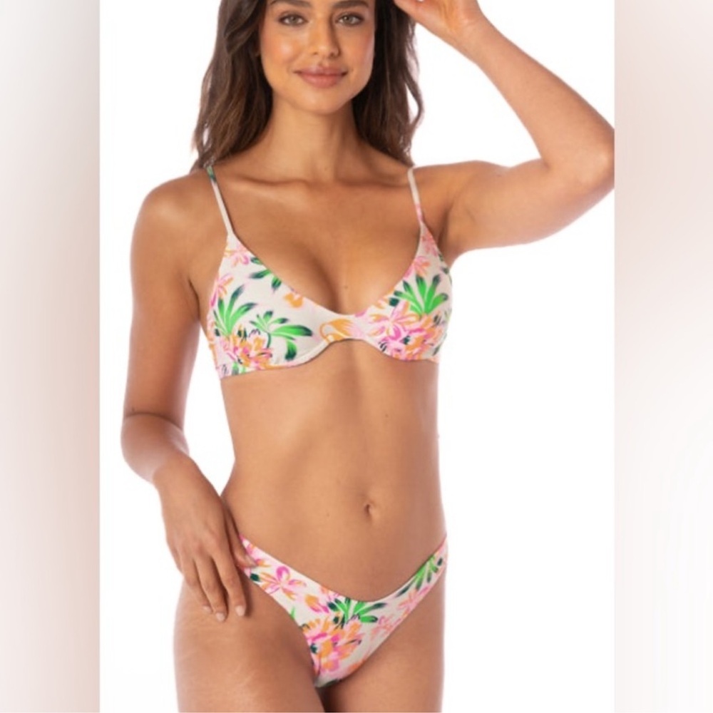 NWT Maaji Bubbly Blossom
Splendour Regular Rise Thin Side
Bikini - Picture 5 of 7